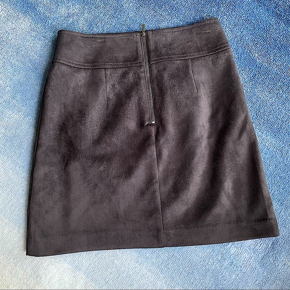 ⚠️LAST CHANCE LOFT navy Suede Shift Skirt - Picture 3 of 4